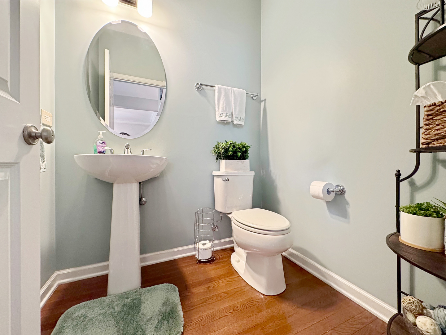 1210 Falcon Ridge Drive Elgin, IL 60124 - Photo 20 of 35 a bathroom with a toilet sink and mirror