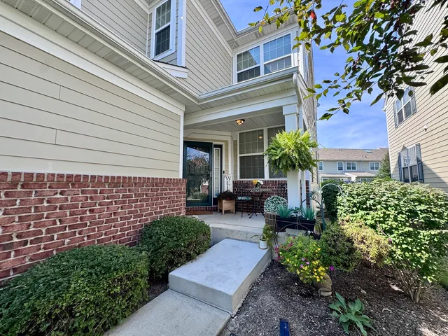 $419,900 | 1210 Falcon Ridge Drive, Elgin, IL 60124