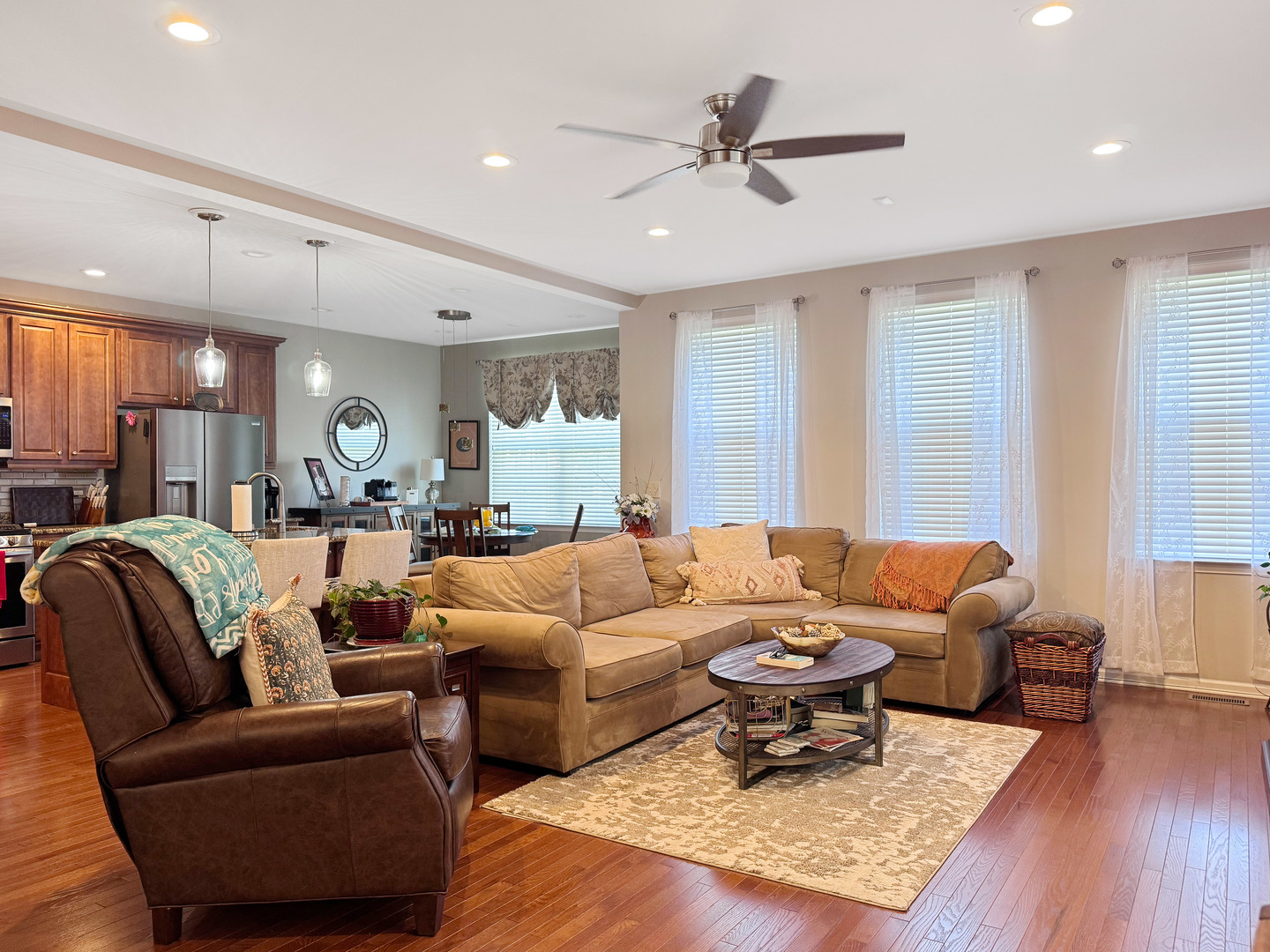 1210 Falcon Ridge Drive Elgin, IL 60124 - Photo 10 of 35 a living room with furniture