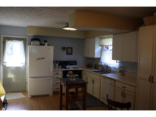8518 Ridge Road Fredericktown, OH 43019 - Photo 4 of 12 Gallery Image 4