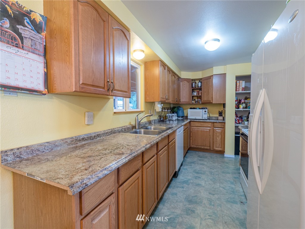 3226 193rd Place Southeast Bothell, WA 98012 - Photo 6 of 15