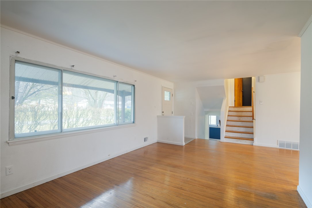 287 Wildbriar Road Henrietta, NY 14623 - Photo 2 of 32