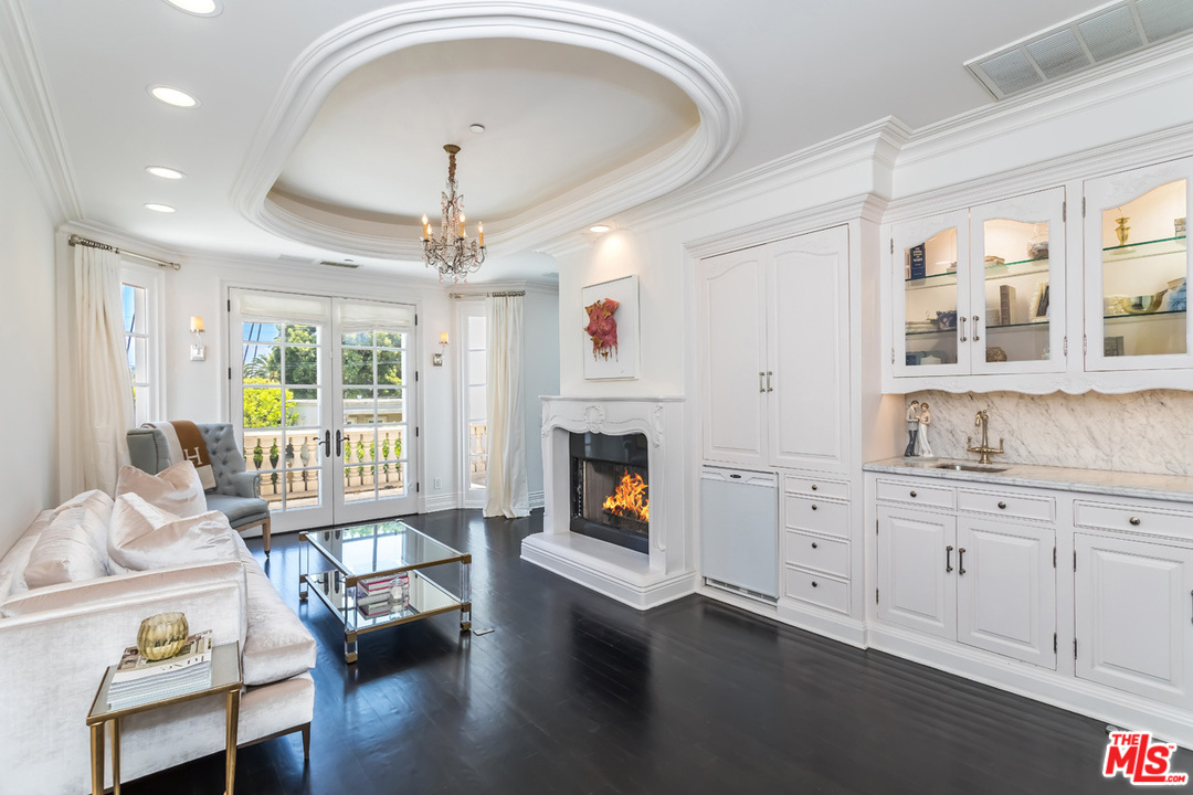 808 North Alpine Drive Beverly Hills, CA 90210 - Photo 11 of 28