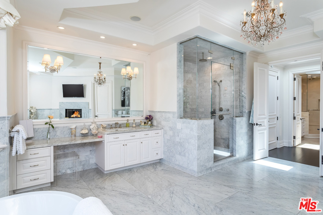 808 North Alpine Drive Beverly Hills, CA 90210 - Photo 13 of 28