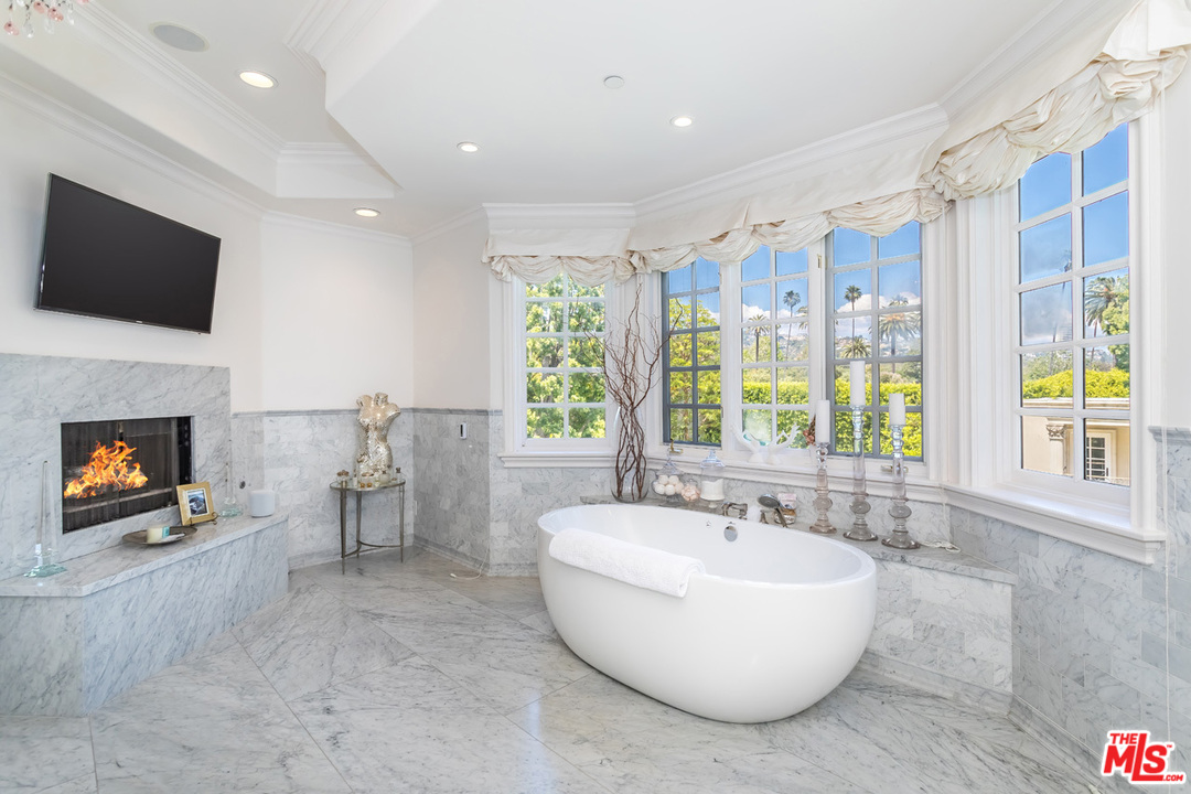 808 North Alpine Drive Beverly Hills, CA 90210 - Photo 14 of 28