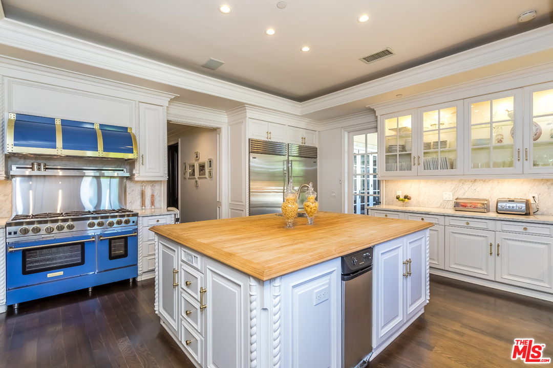 808 North Alpine Drive Beverly Hills, CA 90210 - Photo 9 of 28