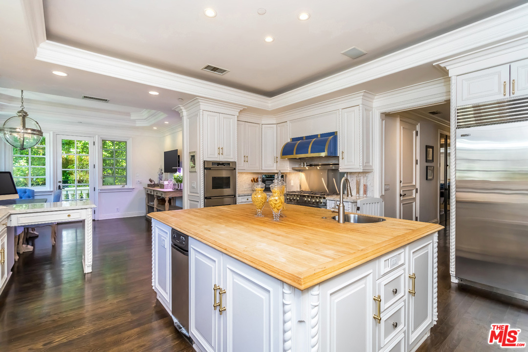 808 North Alpine Drive Beverly Hills, CA 90210 - Photo 10 of 28