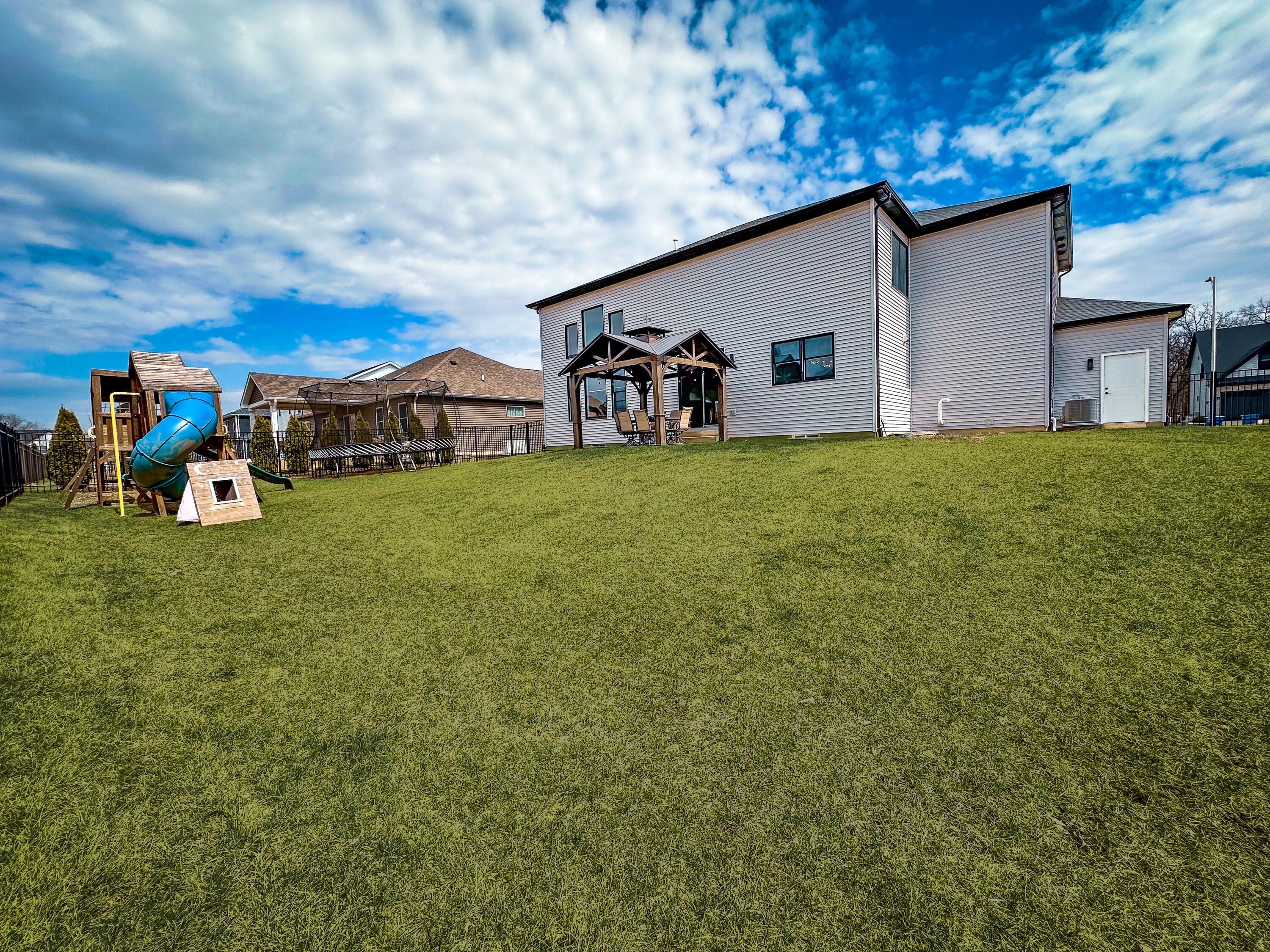 2037 Louis Drive Crown Point, IN 46307 - Photo 39 of 40 3000x2250