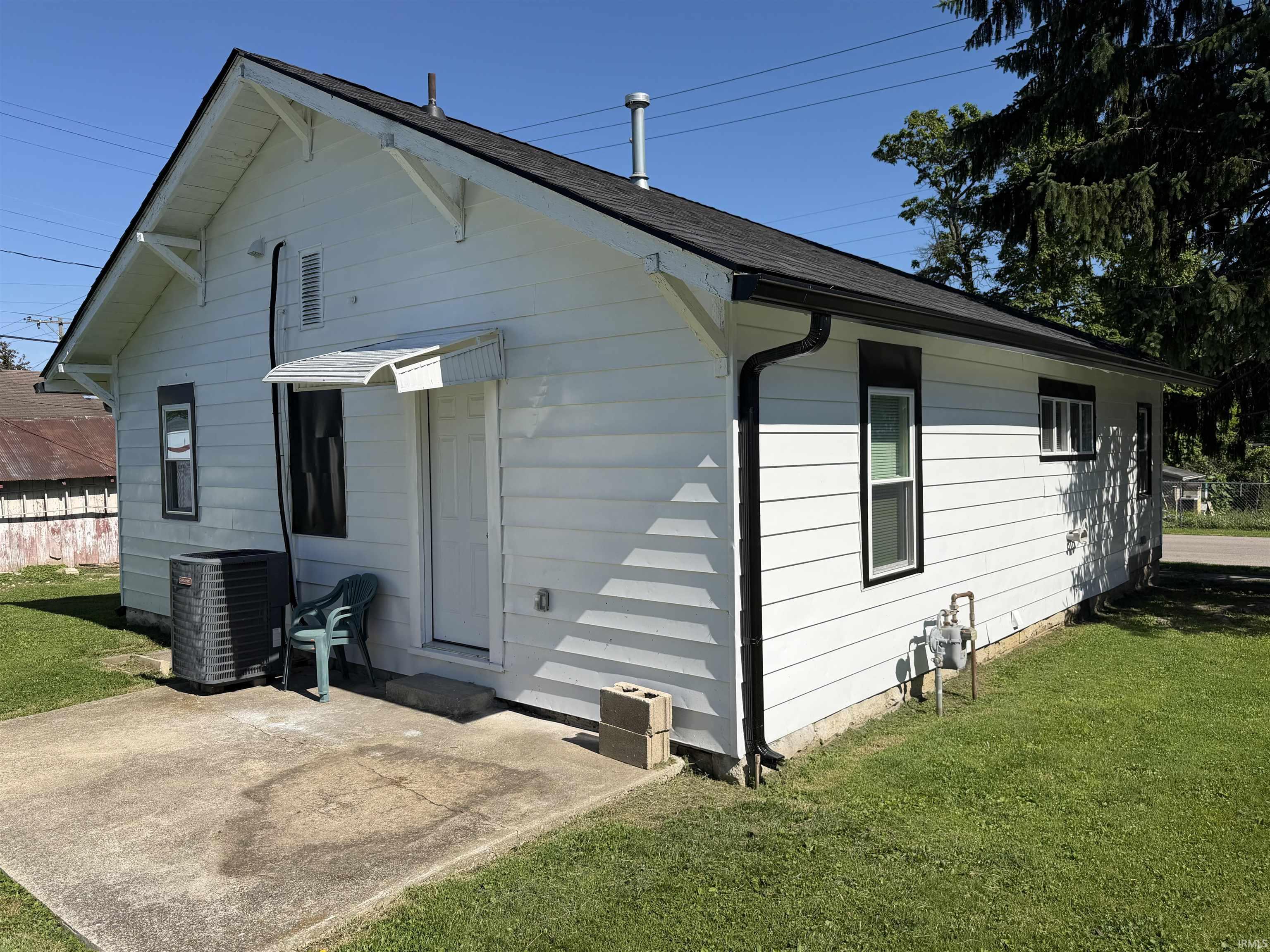 1210 4th Street Bedford, IN 47421 - Photo 7 of 34