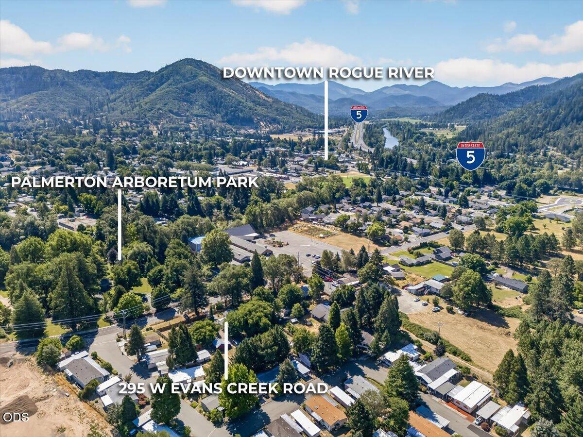 295 West Evans Creek Road Rogue River, OR 97537 - Photo 4 of 60