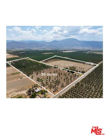 a black and white photo of a room