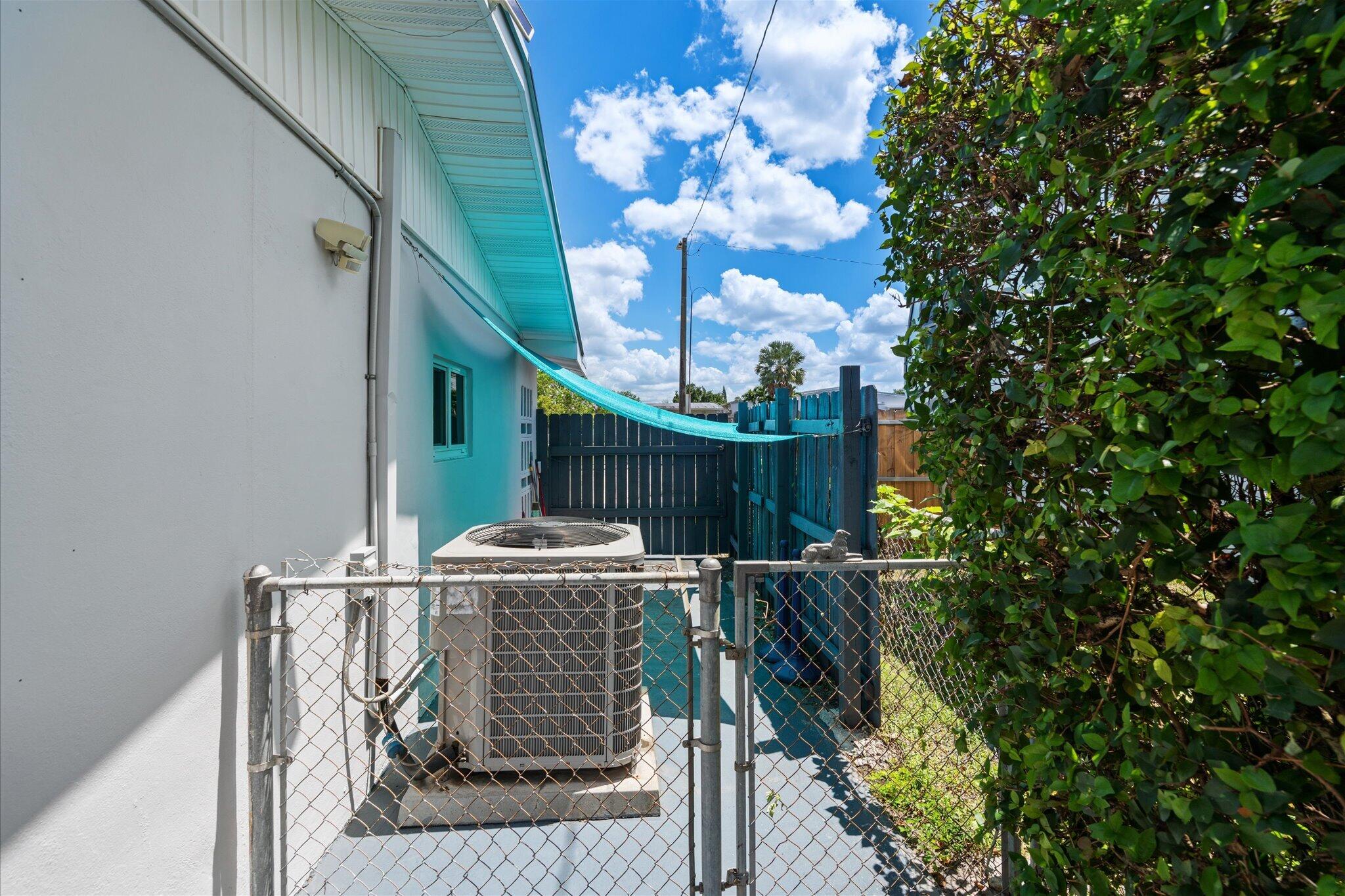 8341 Southwest 14th Street Miami, FL 33144 - Photo 30 of 41 29-16-mkw03302