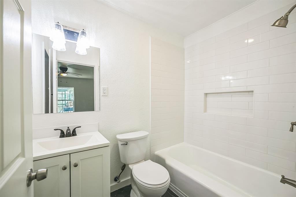 2126 Cedar Street Paris, TX 75460 - Photo 7 of 33