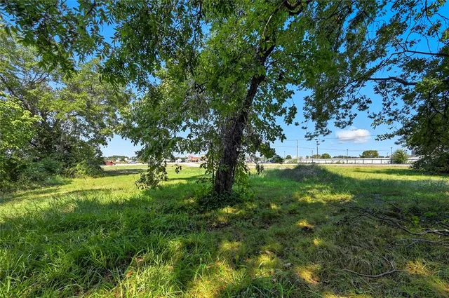 a view of an outdoor space and a yard