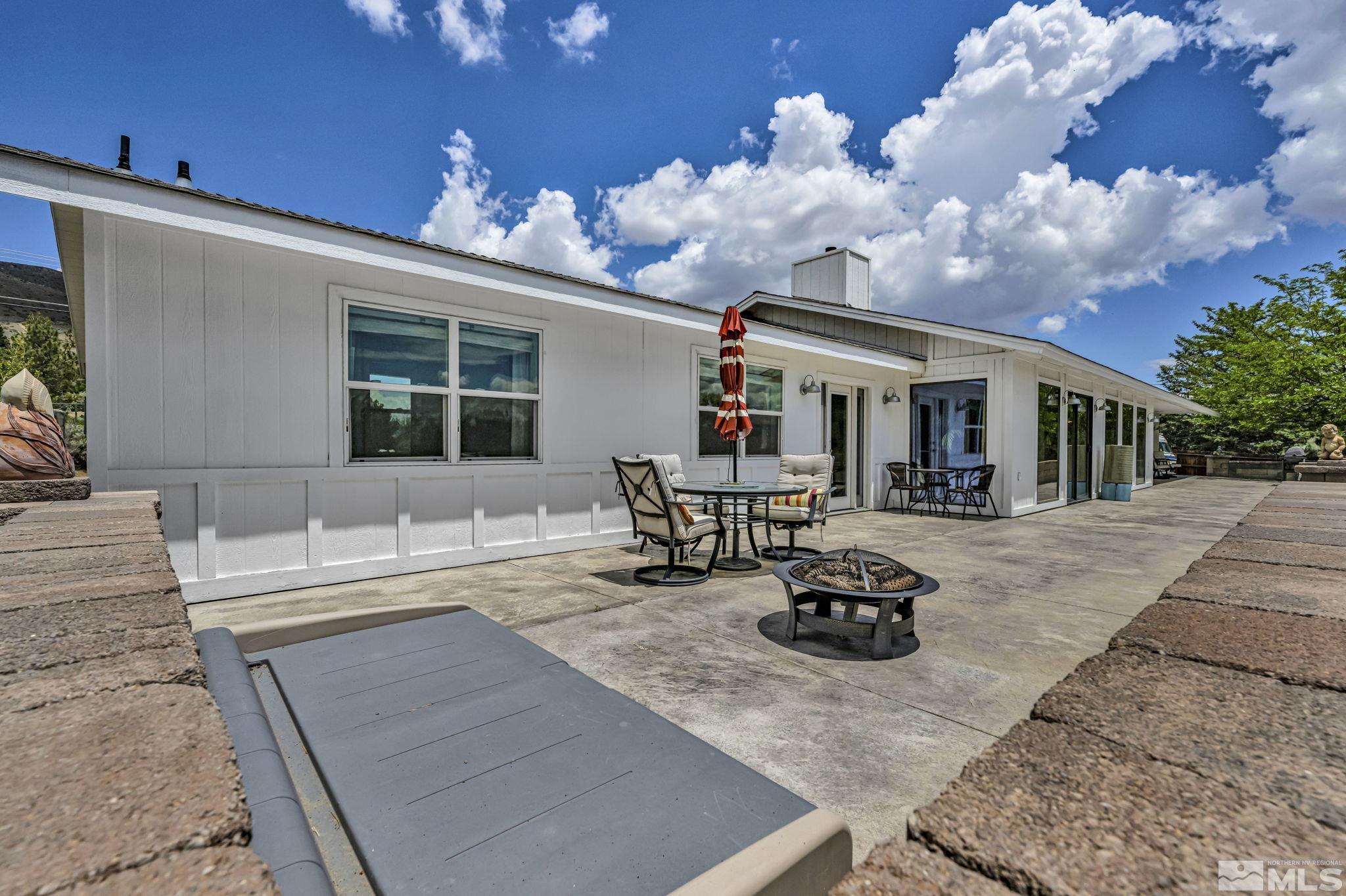 310 Ruby Lane Carson City, NV 89706 - Photo 32 of 40 a lobby with furniture and a potted plant