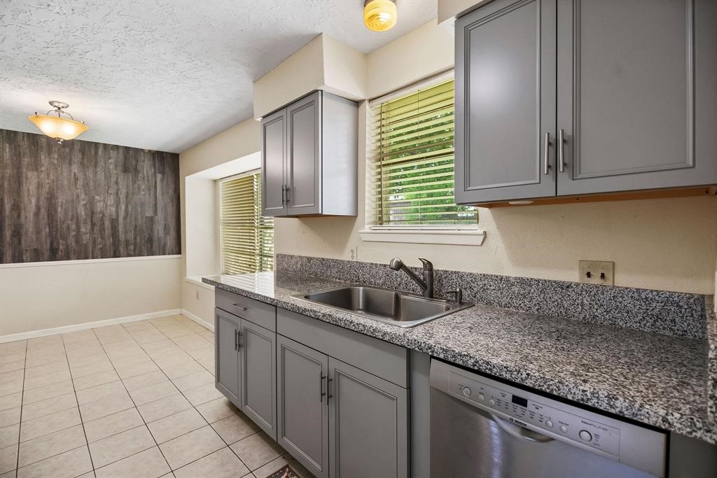 9718 Shady Tree Lane Houston, TX 77086 - Photo 8 of 26