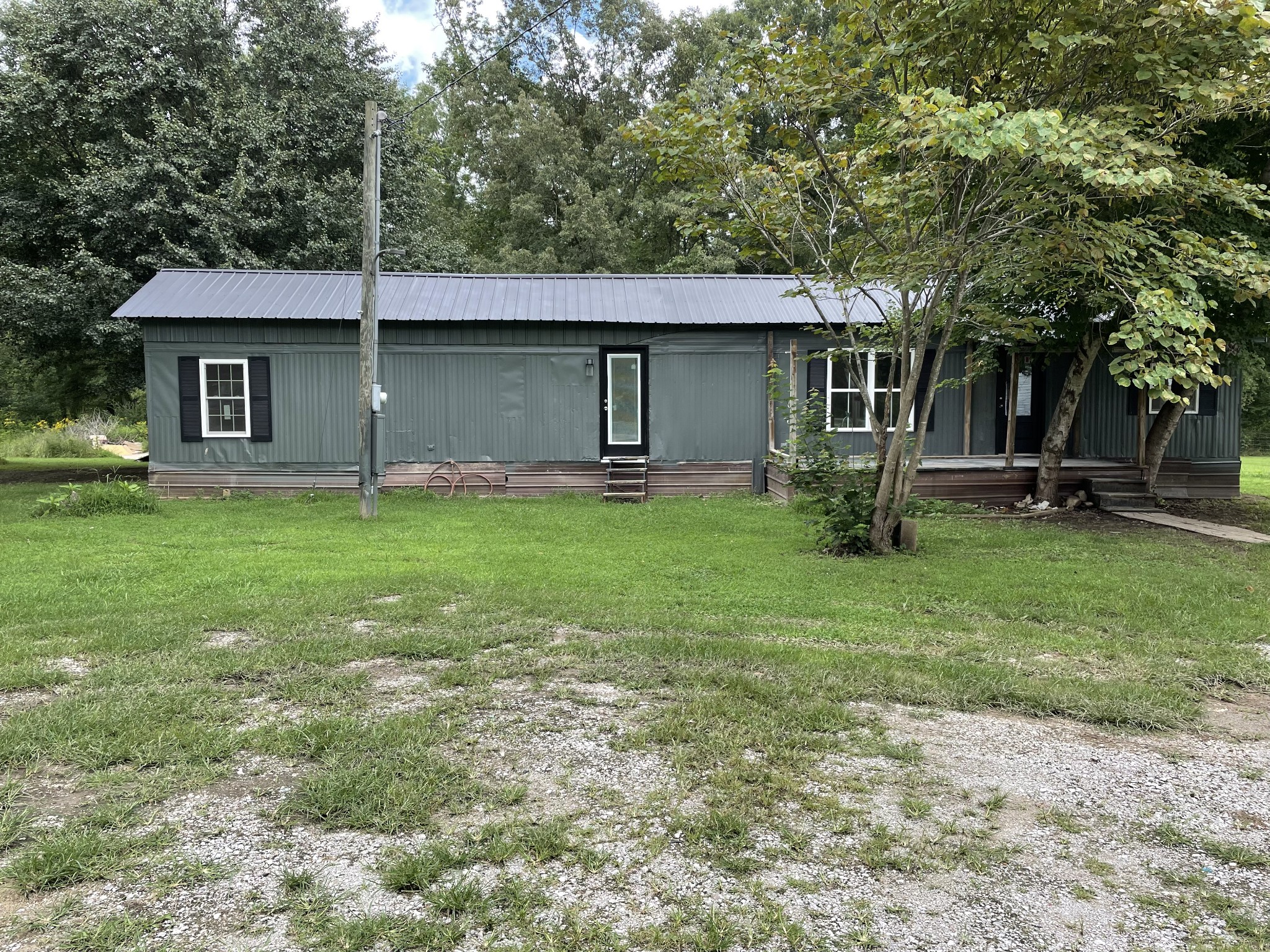 2973 New Bushy Branch Road Manchester, TN 37355 - Photo 4 of 14 a backyard of a house with table and chairs