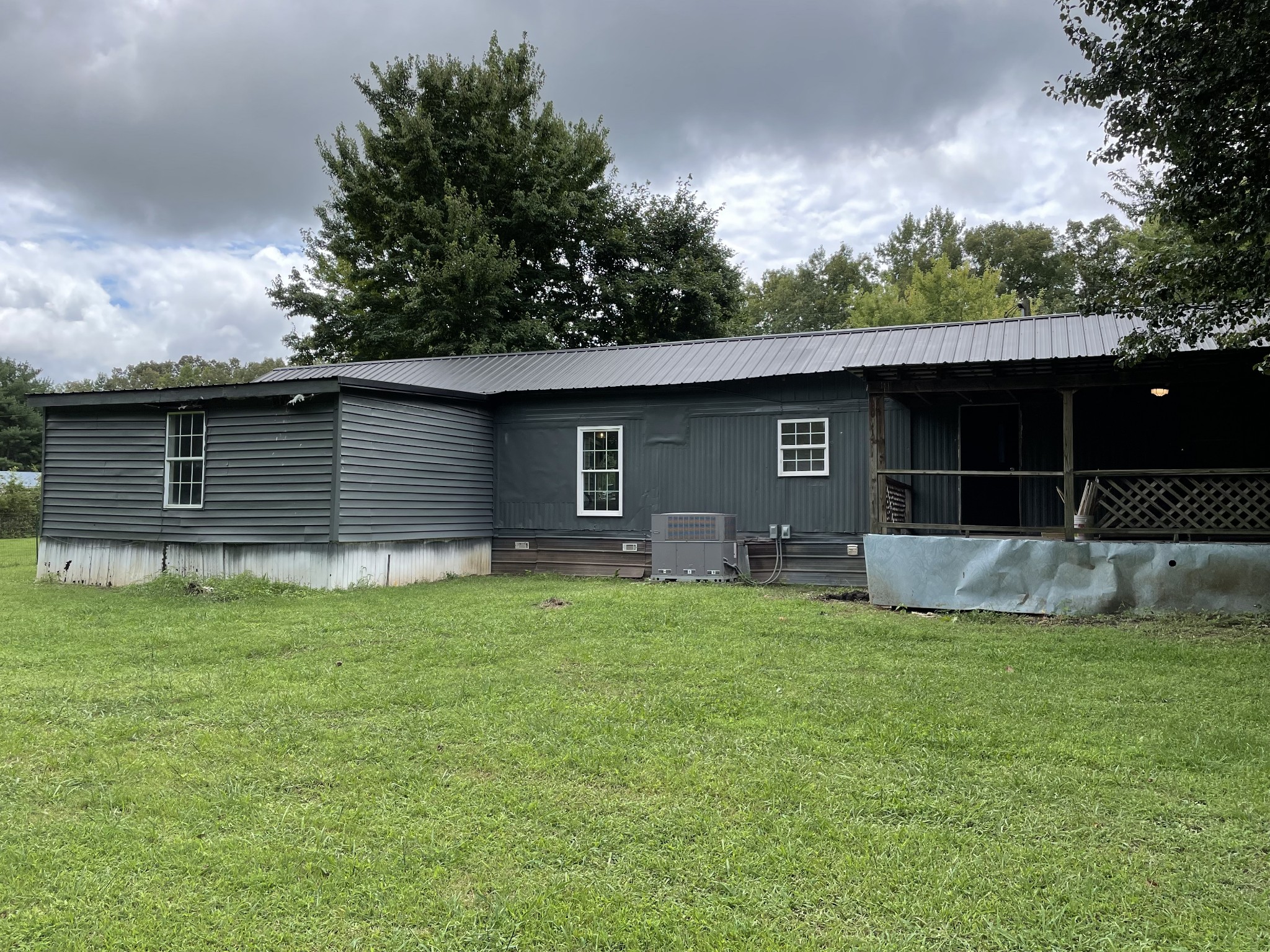 2973 New Bushy Branch Road Manchester, TN 37355 - Photo 5 of 14 a front view of a house with a garden