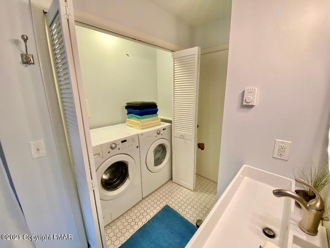 3196 Bobcat Drive Bushkill, PA 18324 - Photo 15 of 24 a bathroom with a sink and a tub