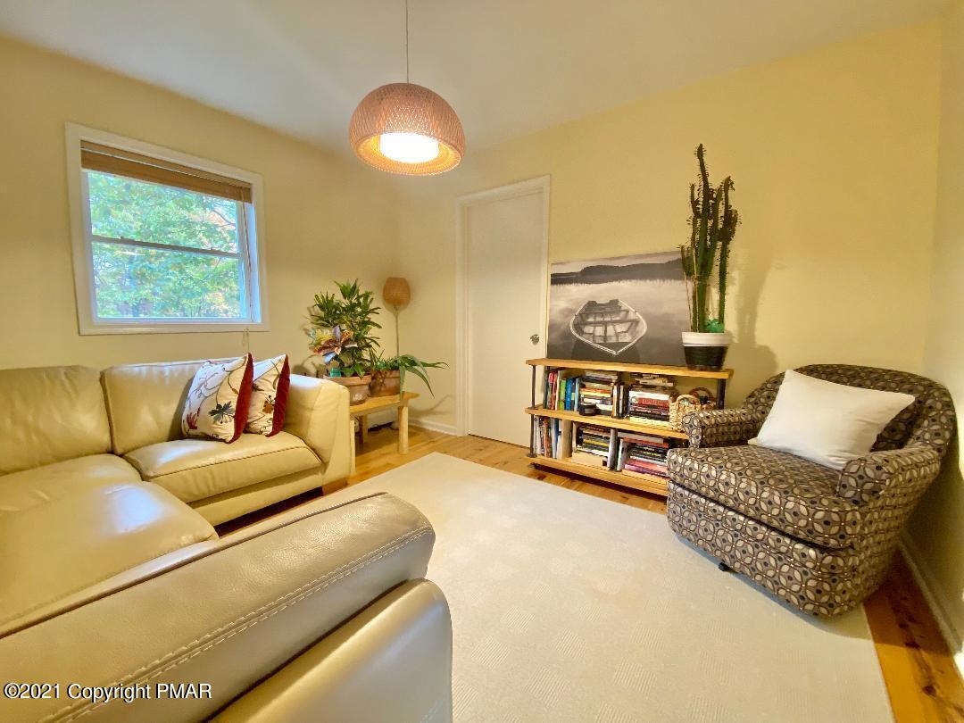 3196 Bobcat Drive Bushkill, PA 18324 - Photo 5 of 24 a living room with furniture and a window