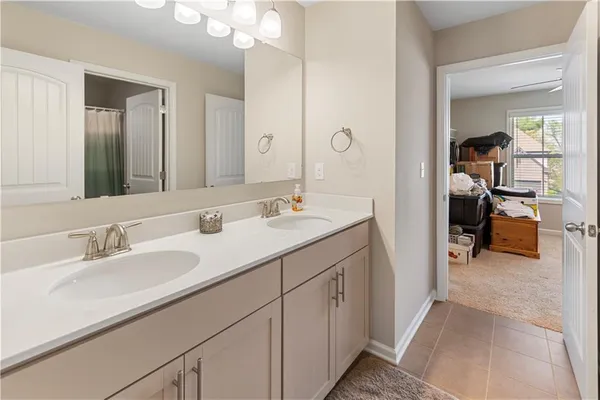 a en suite bathroom with double sink and a mirror