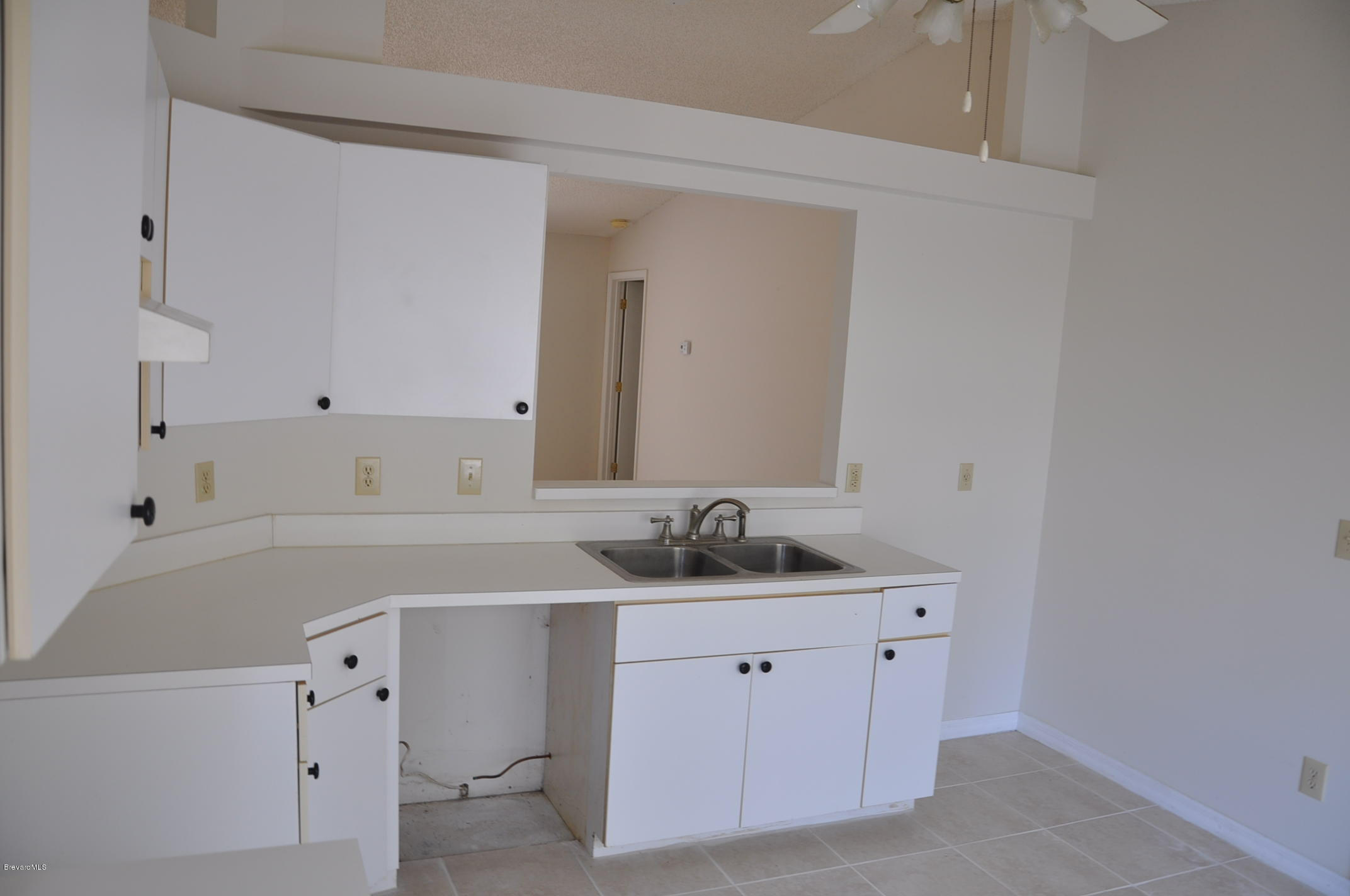 566 Waterside Road Southeast Palm Bay, FL 32909 - Photo 2 of 9 8-13-2013 056