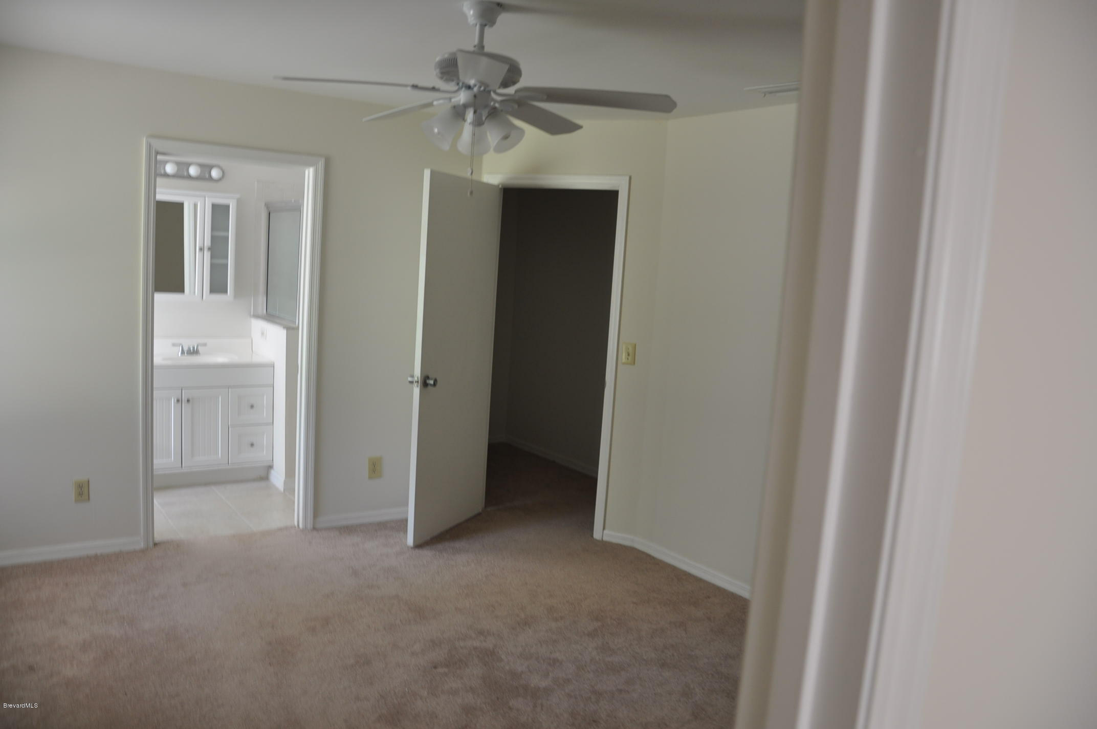 566 Waterside Road Southeast Palm Bay, FL 32909 - Photo 7 of 9 8-13-2013 061
