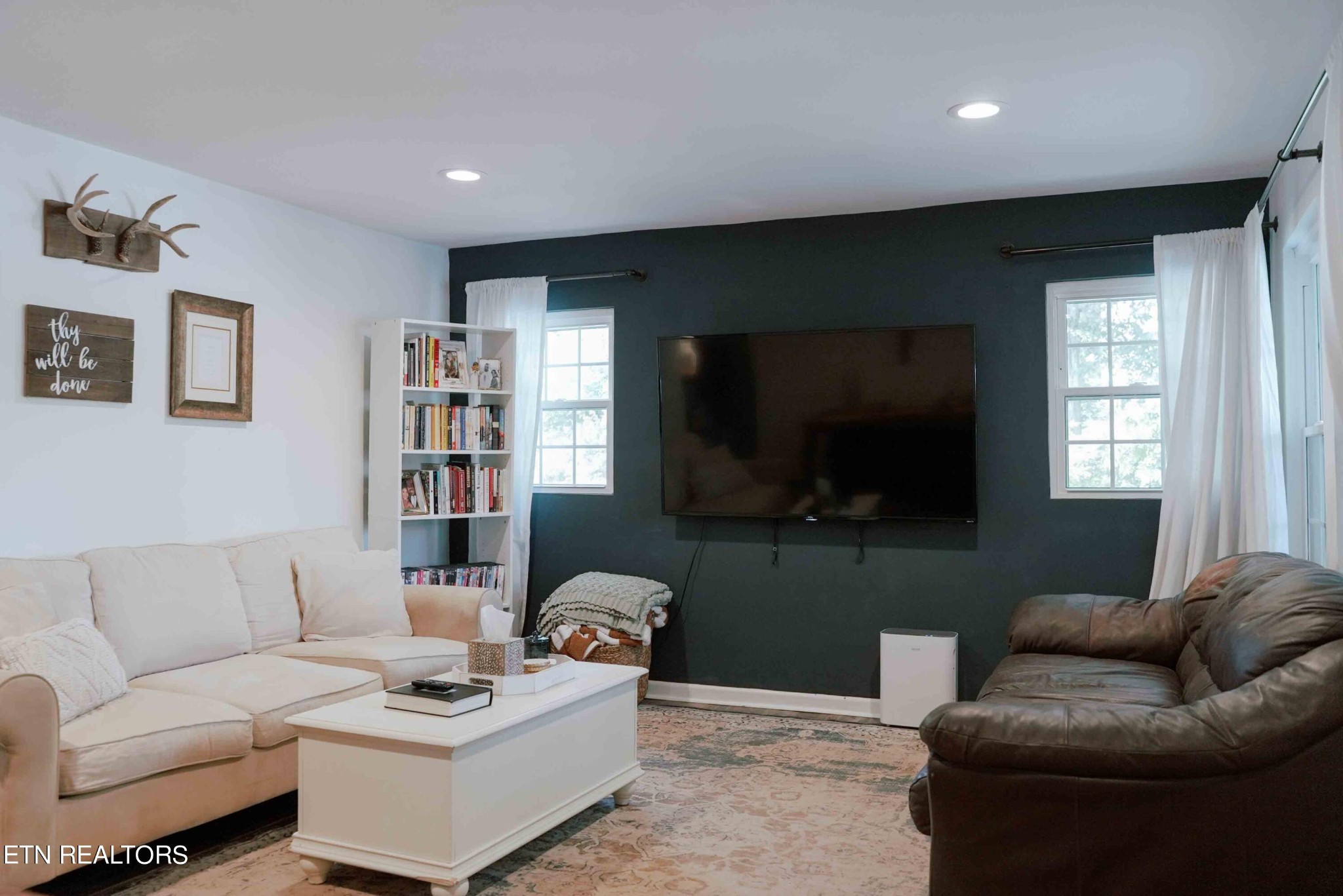 3425 Harvey Road Knoxville, TN 37918 - Photo 4 of 19 Gallery Image 4