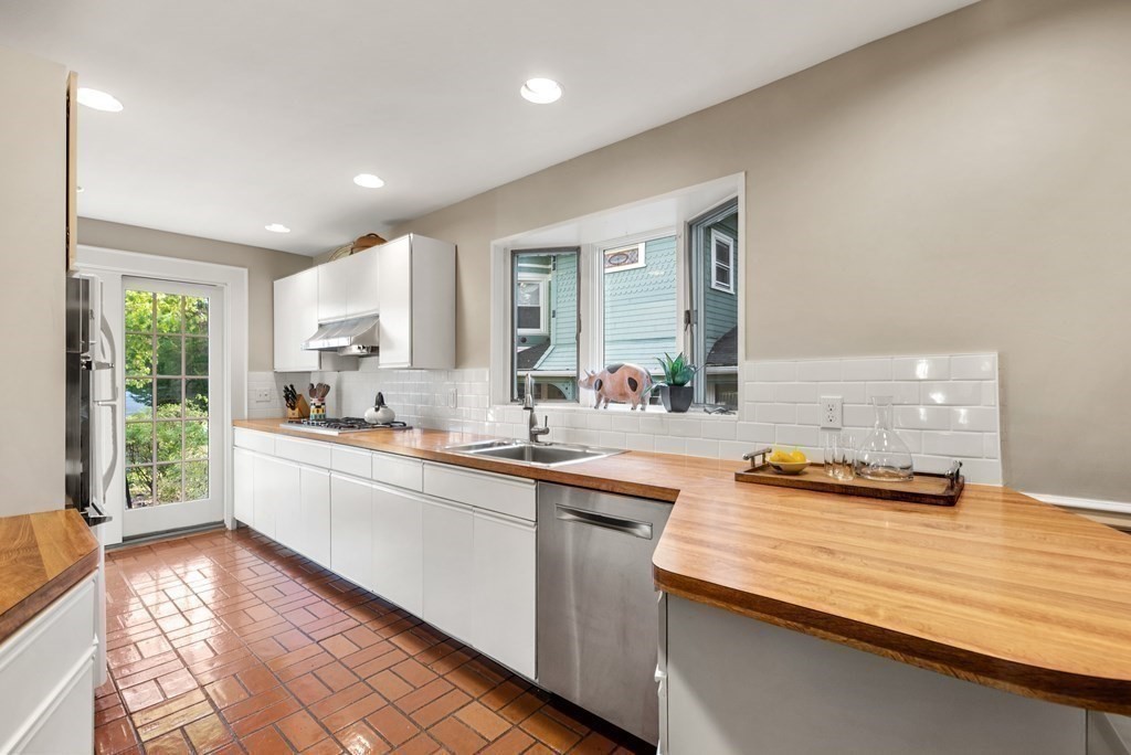 232 Kent Street Brookline, MA 02446 - Photo 12 of 31