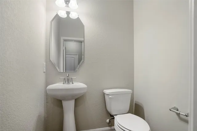 $2,100 | 15524 Marina Drive, Montgomery, TX 77356