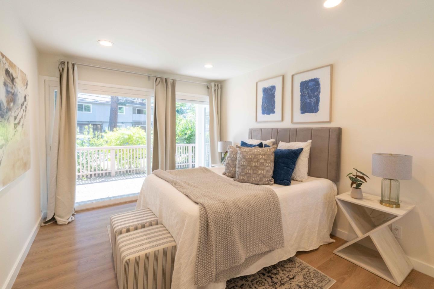 280 Easy Street, Unit 113 Mountain View, CA 94043 - Photo 9 of 22 a bedroom with a bed and glass window