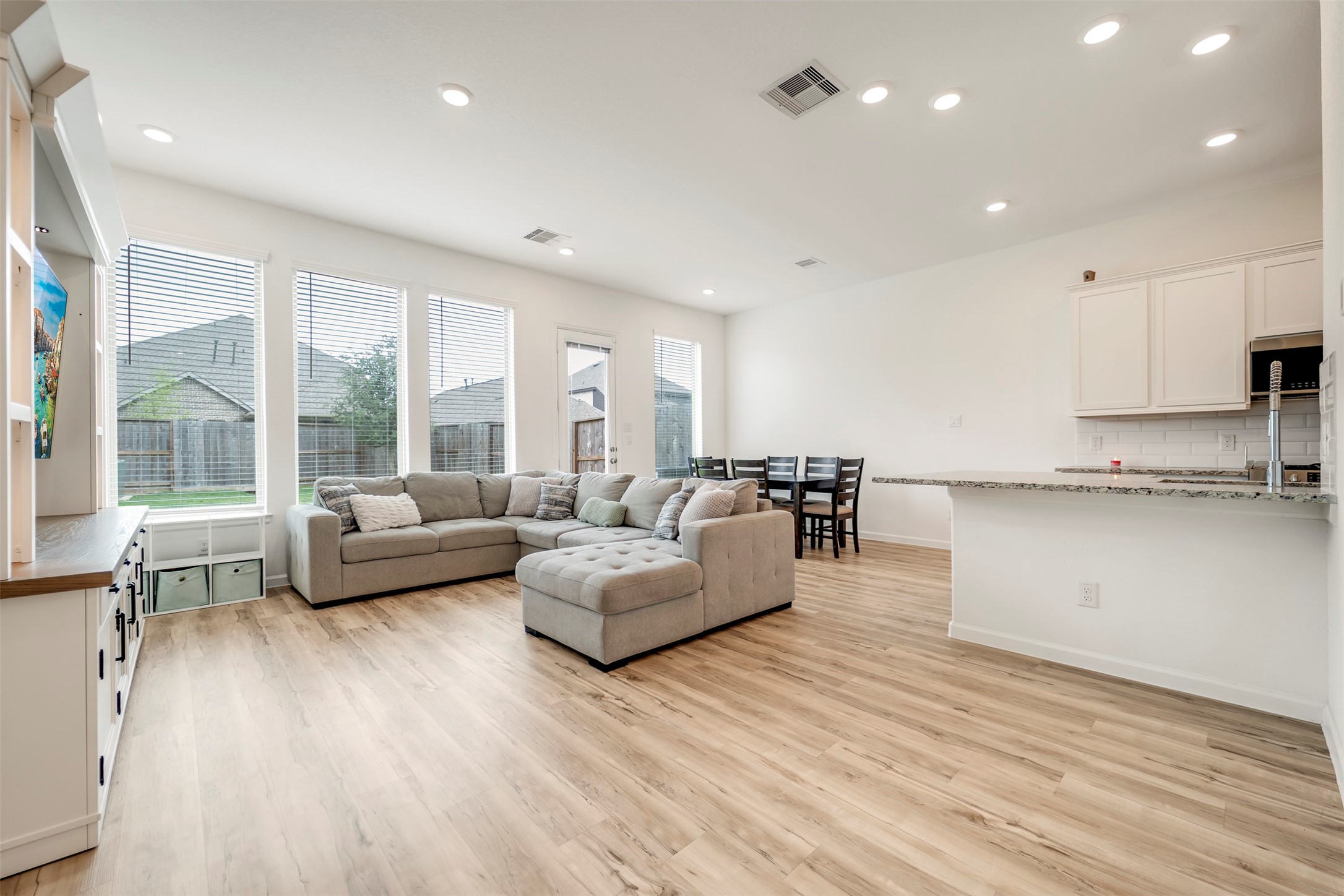 4127 Champlain Way Iowa Colony, TX 77583 - Photo 6 of 35