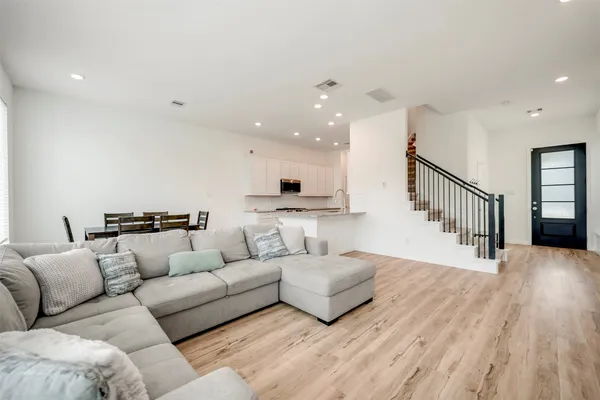 $282,500 | 4127 Champlain Way, Iowa Colony, TX 77583