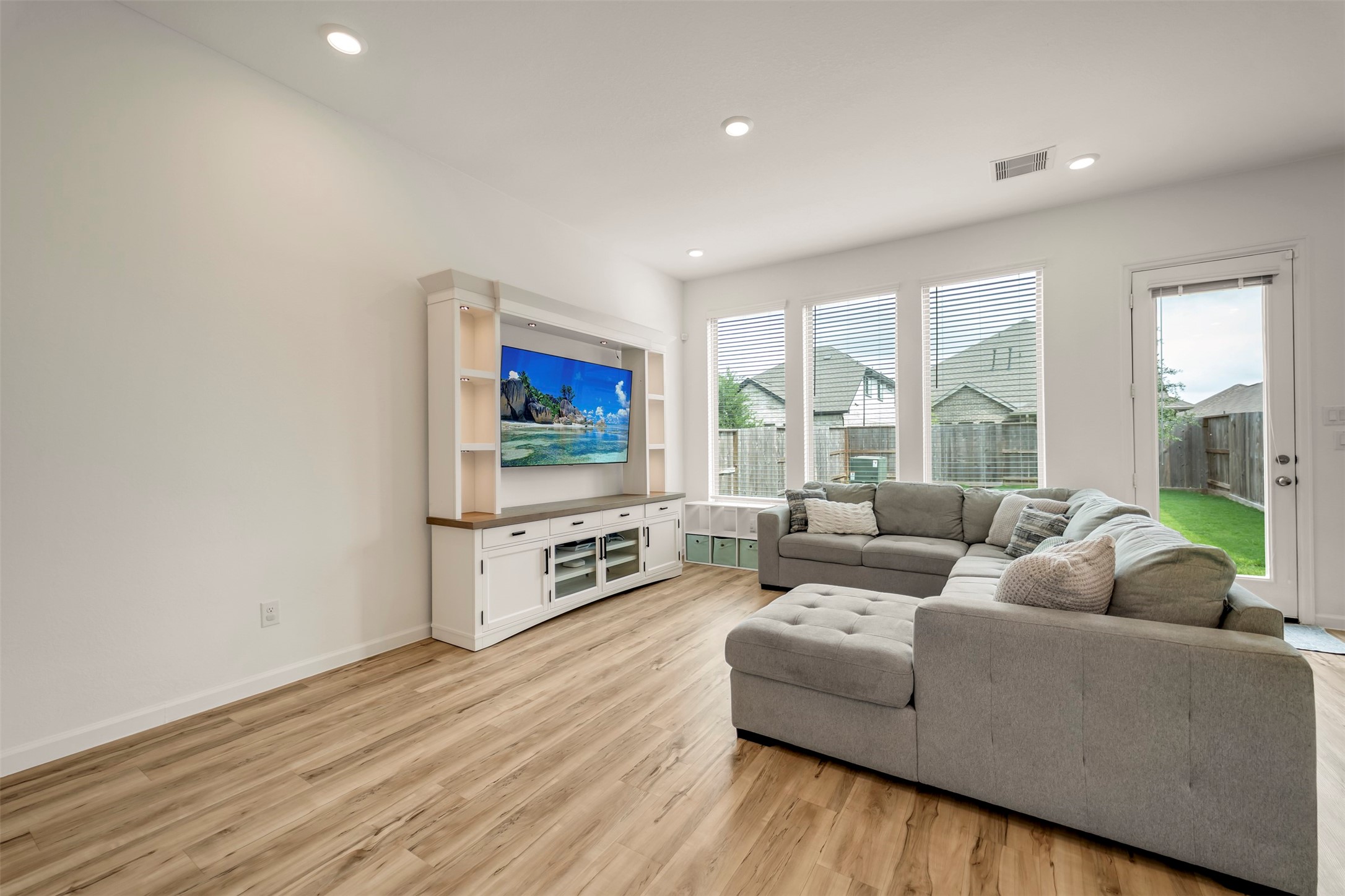 4127 Champlain Way Iowa Colony, TX 77583 - Photo 8 of 35