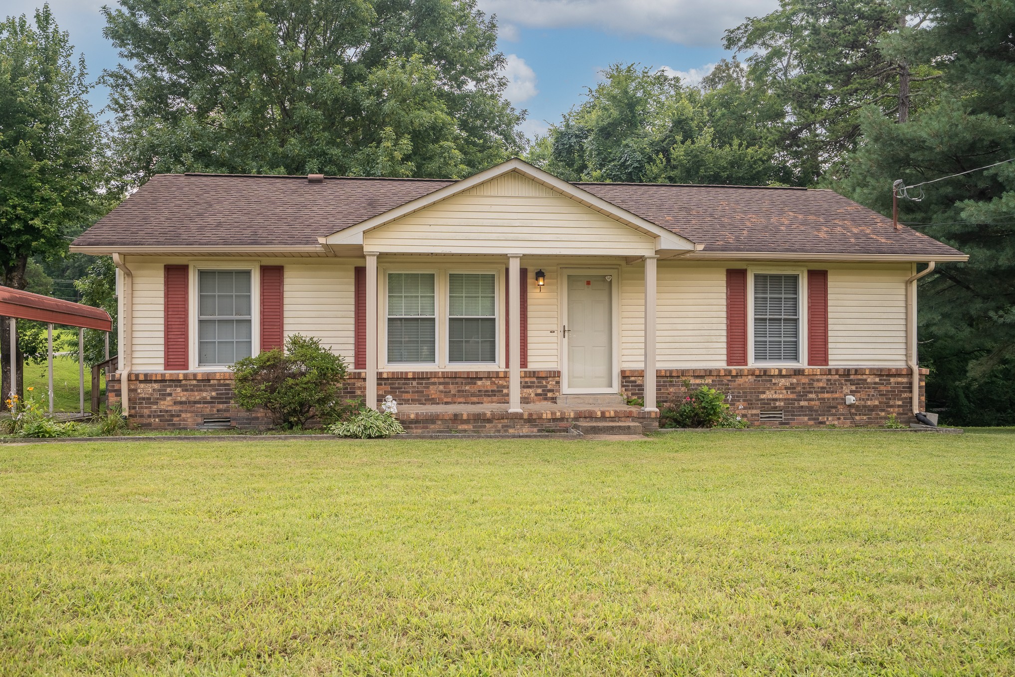 a view of a house with garden and yard