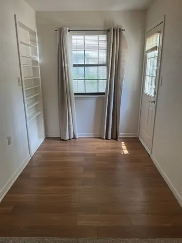 $1,100 | 728 West San Antonio Street, Unit 102, Lockhart, TX 78644