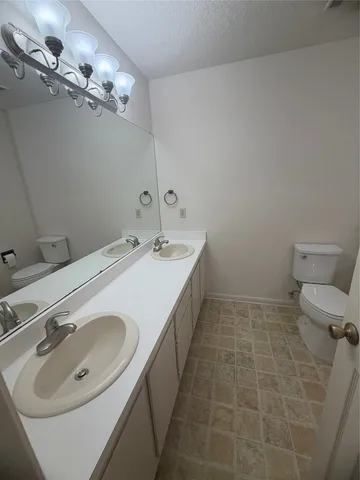 $1,100 | 728 West San Antonio Street, Unit 102, Lockhart, TX 78644