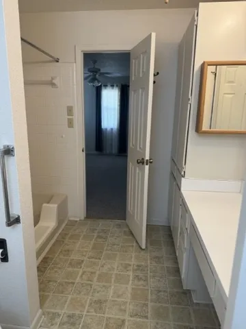 $1,100 | 728 West San Antonio Street, Unit 102, Lockhart, TX 78644