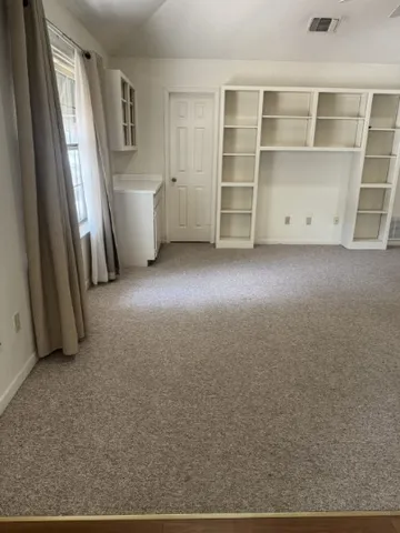 $1,100 | 728 West San Antonio Street, Unit 102, Lockhart, TX 78644