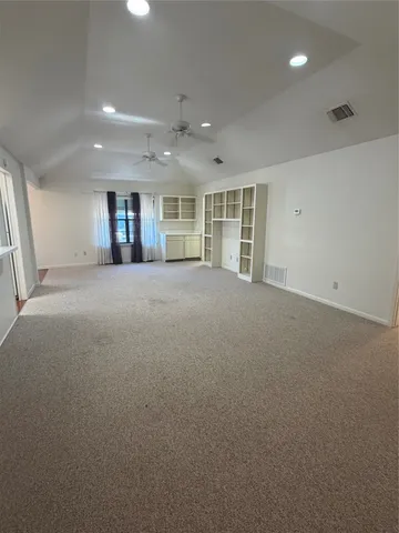 $1,100 | 728 West San Antonio Street, Unit 102, Lockhart, TX 78644