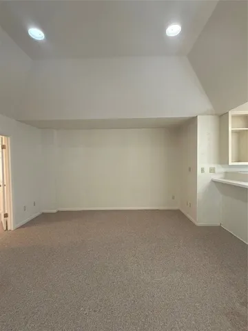 $1,100 | 728 West San Antonio Street, Unit 102, Lockhart, TX 78644