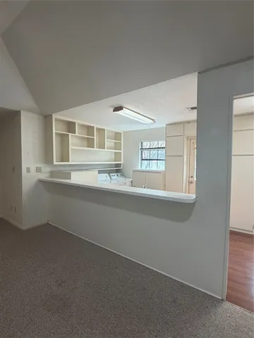 $1,100 | 728 West San Antonio Street, Unit 102, Lockhart, TX 78644