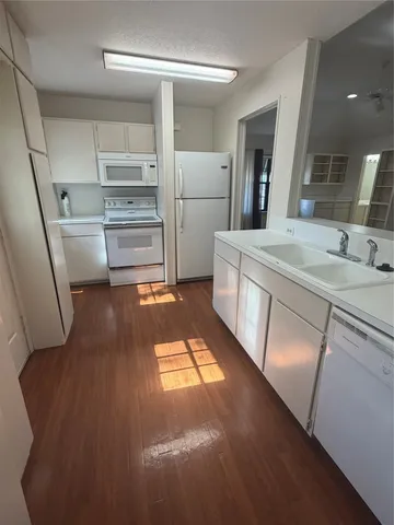 $1,100 | 728 West San Antonio Street, Unit 102, Lockhart, TX 78644