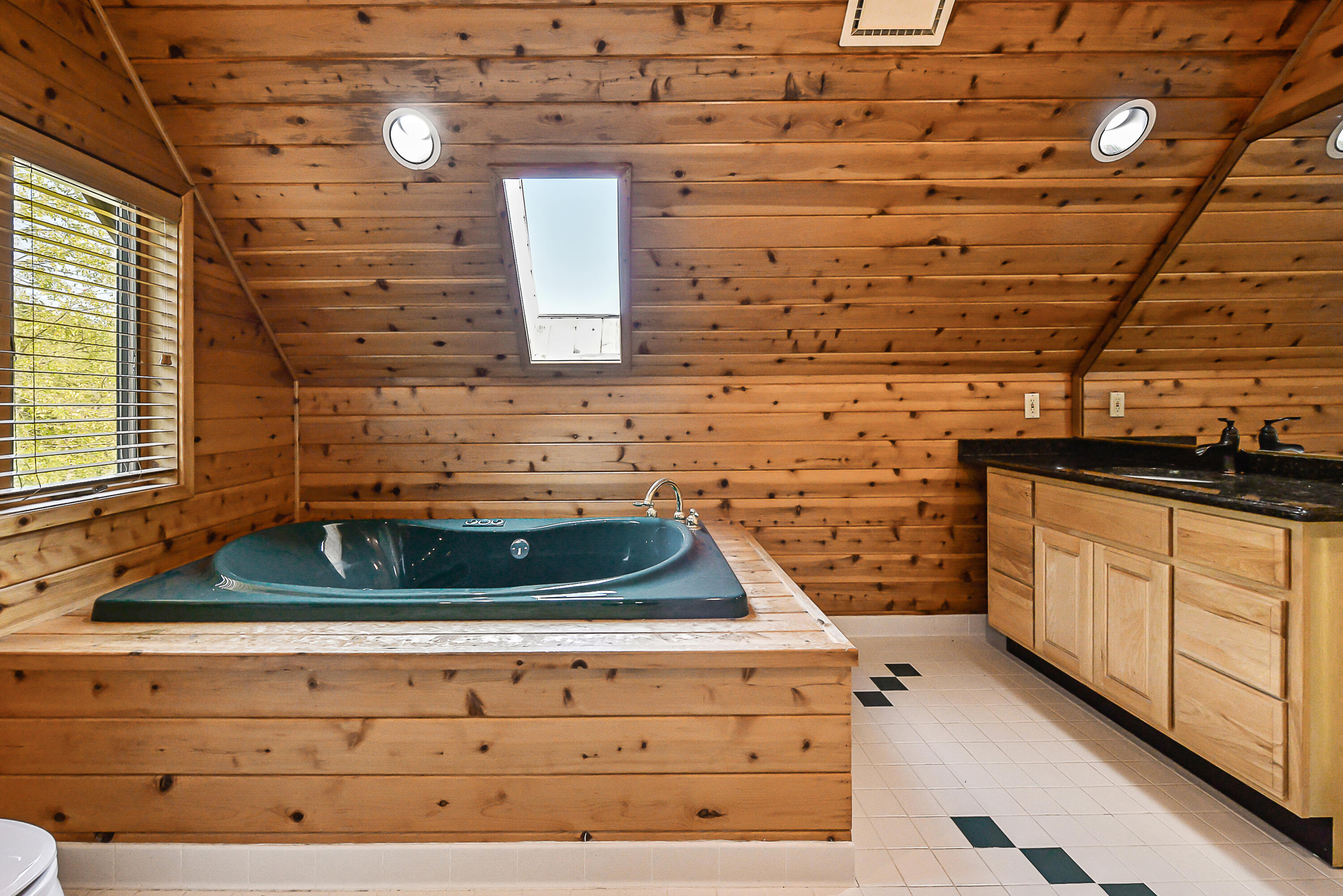 9255 Grossman Road Manchester, MI 48158 - Photo 29 of 56 Bathrm Suite