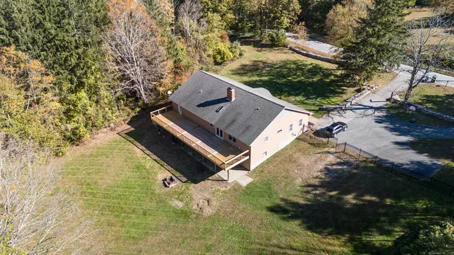 a view of a yard with plants