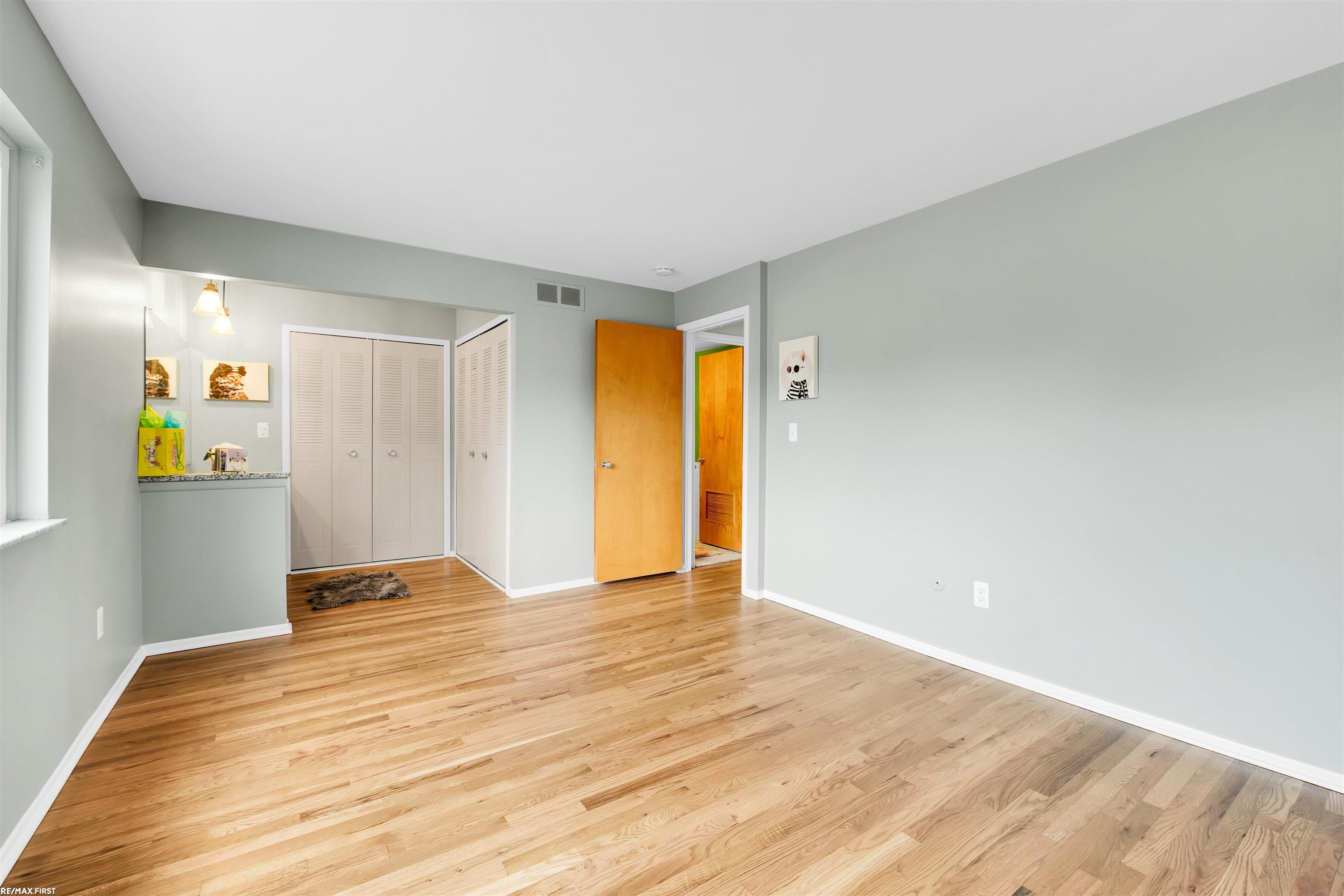 29652 Hoover Road Warren, MI 48093 - Photo 12 of 20 50145927-245e9056-8c3b-4913-ae29-024441e565b7.JPG