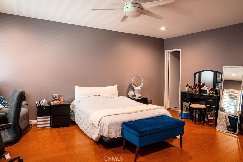 9759 Vía Roma Burbank, CA 91504 - Photo 14 of 29 Master