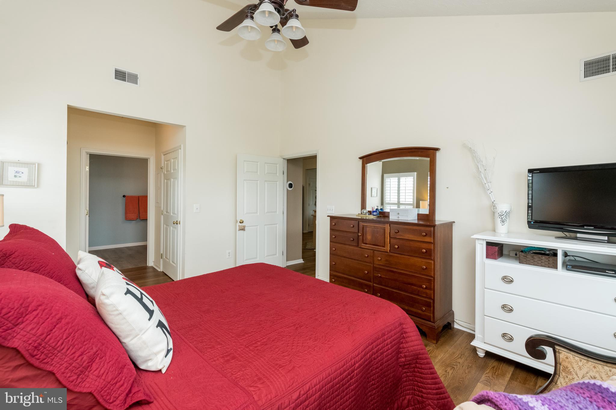 5436 Glenthorne Court, Unit 5436 Rosedale, MD 21237 - Photo 13 of 27 Primary bedroom with en-suite