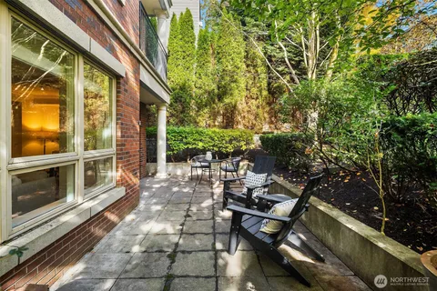 $1,100,000 | 726 Boylston Avenue East, Unit 5, Seattle, WA 98102