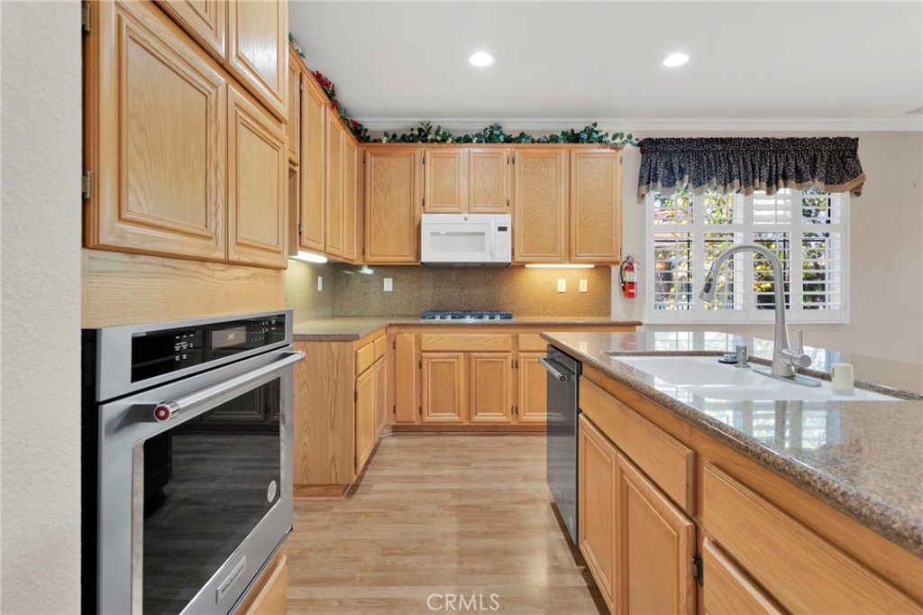 5725 Ridgemark Place Fontana, CA 92336 - Photo 17 of 68